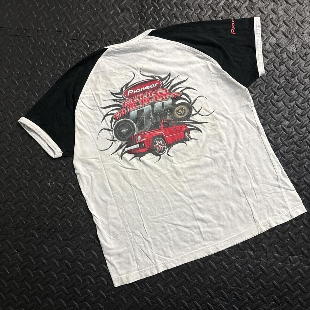 Sick vintage 2000's Pioneer Sound Challenge white and black tee